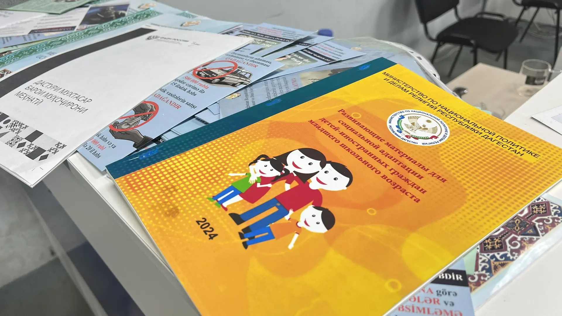 Жить по законам России. 80 иностранным гражданам, работающим в Дагестане, разъяснили правила пребывания на территории страны